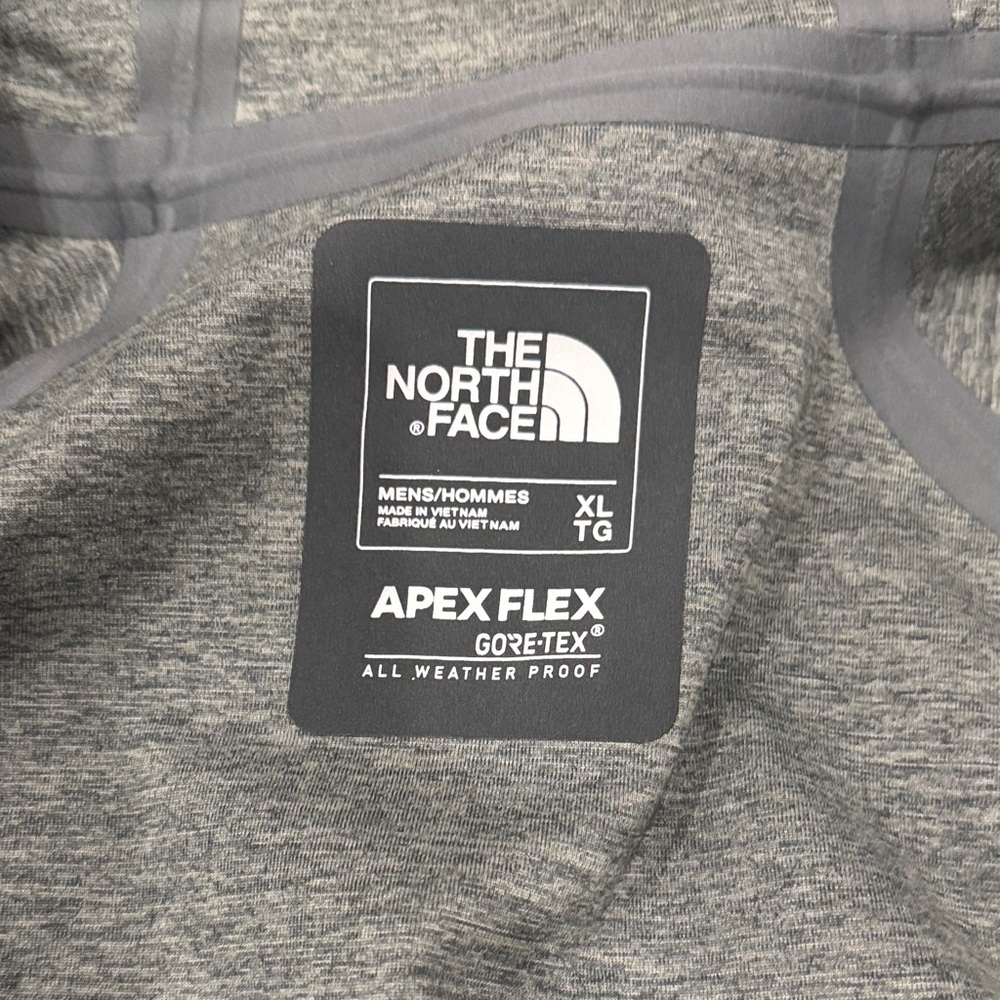 The North Face Men's Black Raincoat - Picture 8 of 8